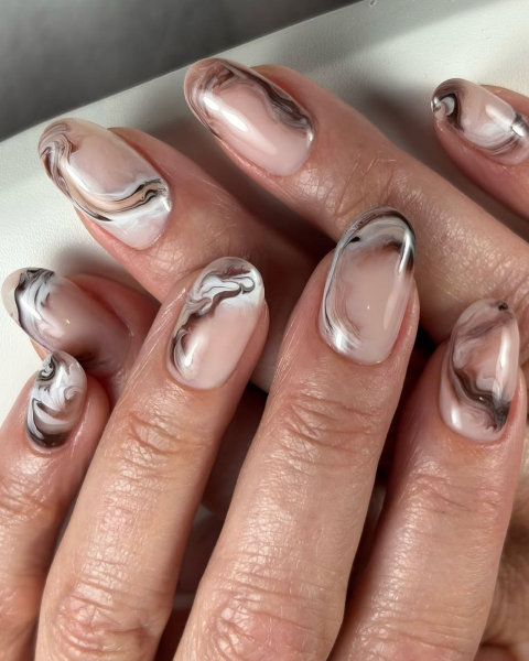 marble nails courtesy of enamelle